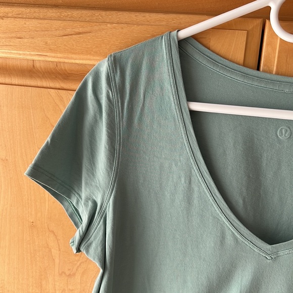 Lululemon Love Tee V - Picture 3 of 6